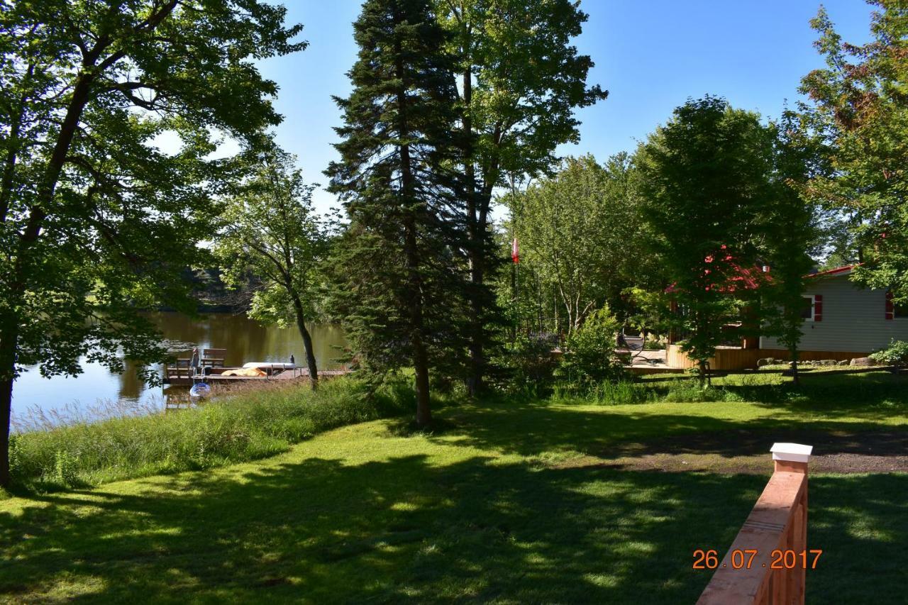 Вилла Domaine Henri-Daze Saint-Pierre-Baptiste Экстерьер фото